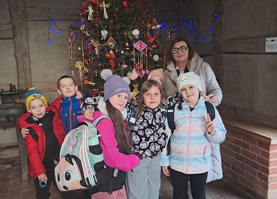 uczniowie na warsztatach w Swołowie