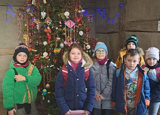 uczniowie na warsztatach w Swołowie