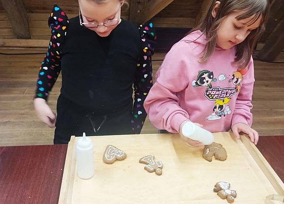 uczniowie na warsztatach w Swołowie