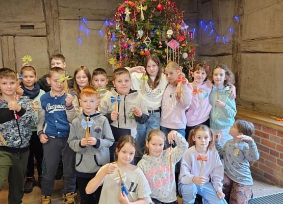 uczniowie na warsztatach w Swołowie