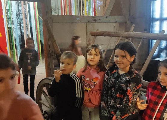 uczniowie na warsztatach w Swołowie