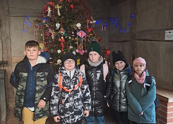 uczniowie na warsztatach w Swołowie