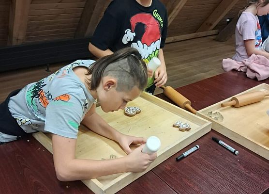 uczniowie na warsztatach w Swołowie