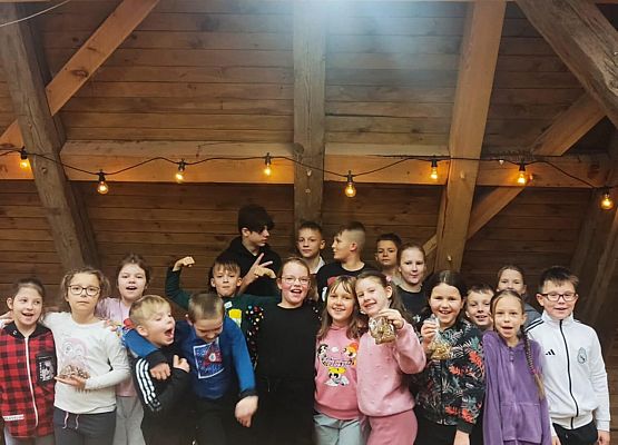 uczniowie na warsztatach w Swołowie