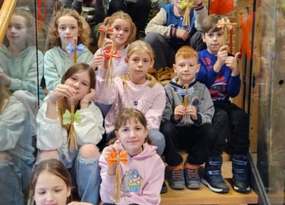 uczniowie na warsztatach w Swołowie