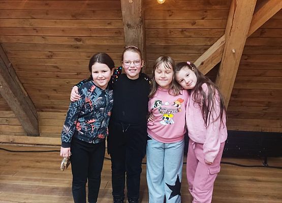 uczniowie na warsztatach w Swołowie