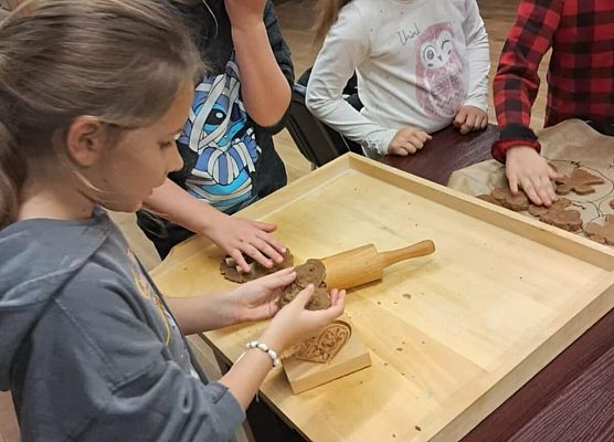 uczniowie na warsztatach w Swołowie