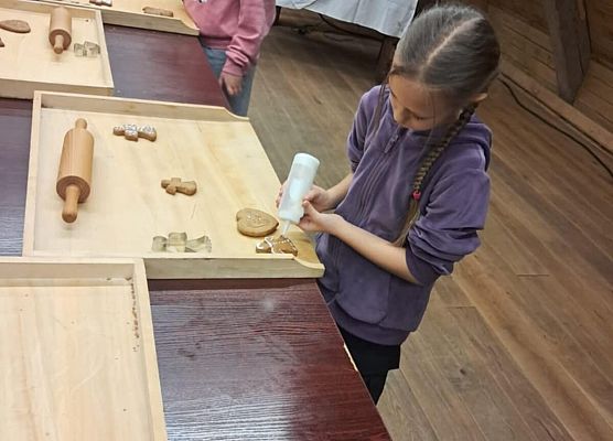 uczniowie na warsztatach w Swołowie