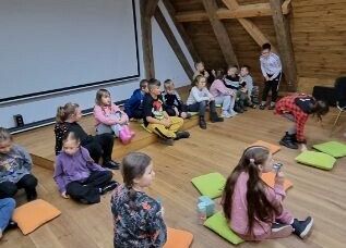 uczniowie na warsztatach w Swołowie