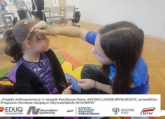 szkolni wolontariusze podczas warsztatów