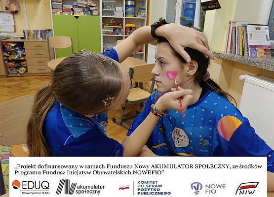 szkolni wolontariusze podczas warsztatów