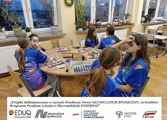 szkolni wolontariusze podczas warsztatów