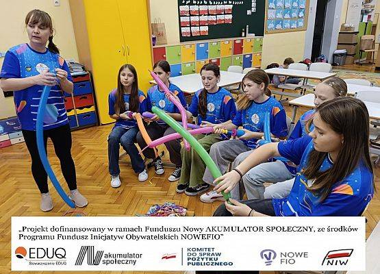 szkolni wolontariusze podczas warsztatów