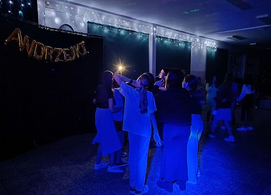 uczniowie podczas zabawy