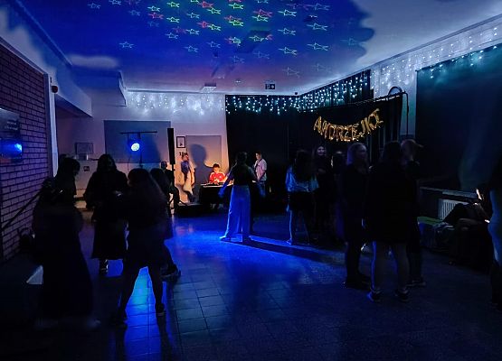 uczniowie podczas zabawy