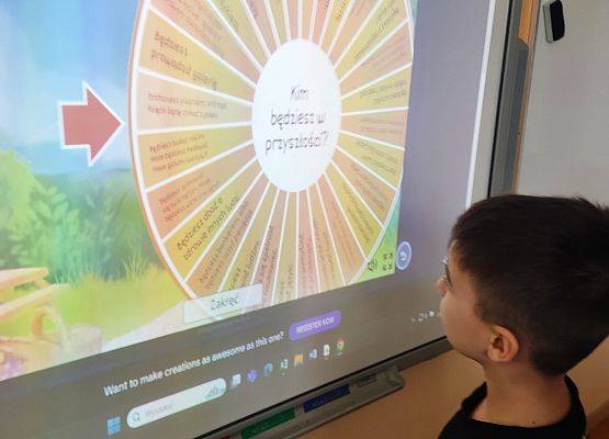 uczniowie podczas zabawy