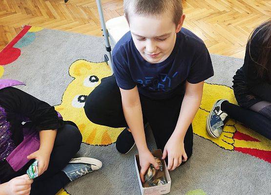 uczniowie podczas zabawy