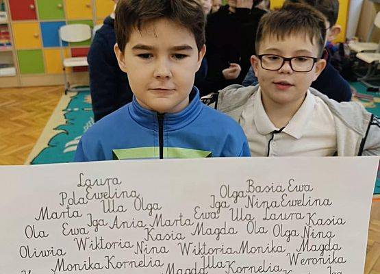 uczniowie podczas zabawy