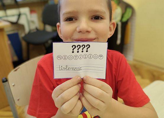 uczniowie podczas zabawy