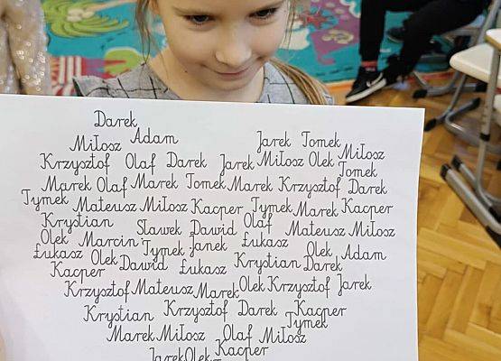 uczniowie podczas zabawy