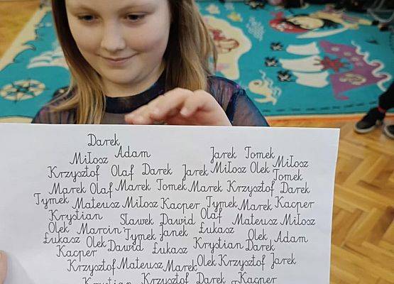 uczniowie podczas zabawy