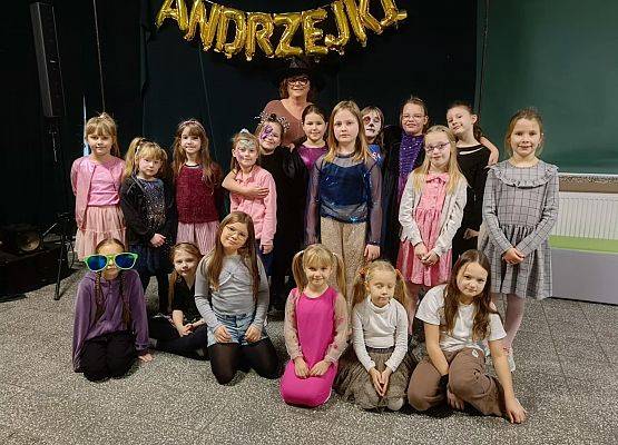 uczniowie podczas zabawy