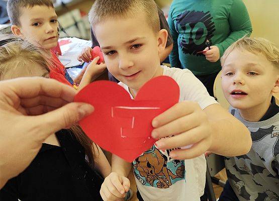 uczniowie podczas zabawy