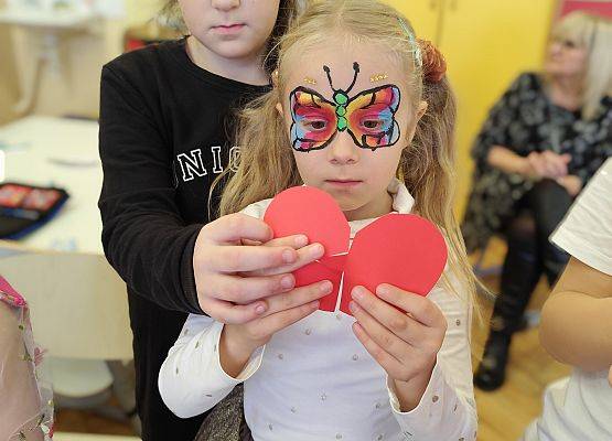 uczniowie podczas zabawy