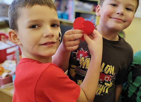 uczniowie podczas zabawy