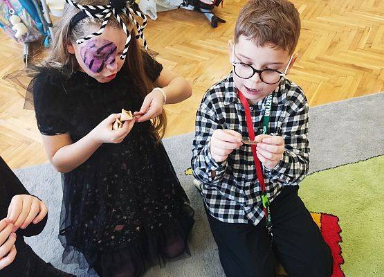 uczniowie podczas zabawy