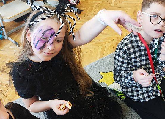 uczniowie podczas zabawy