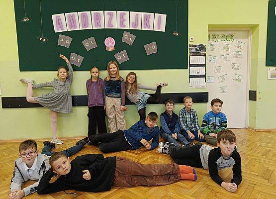 uczniowie podczas zabawy