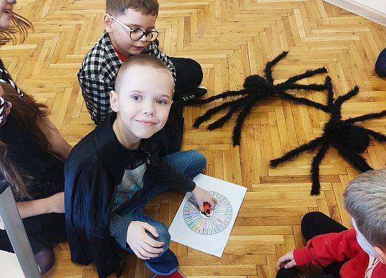 uczniowie podczas zabawy