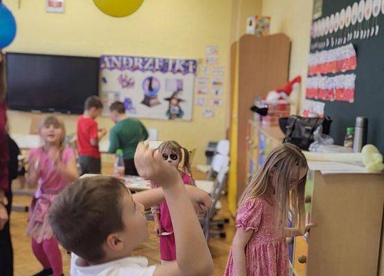 uczniowie podczas zabawy