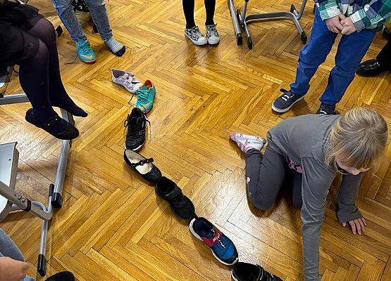 uczniowie podczas zabawy