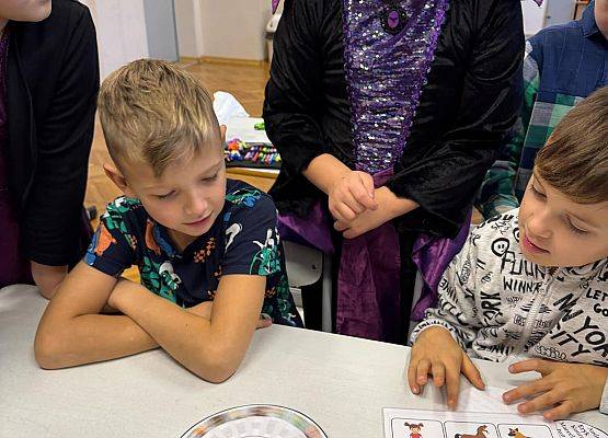 uczniowie podczas zabawy