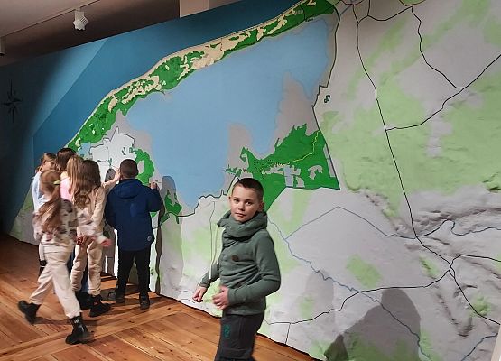 uczniowie podczas zajęć w Czołpinie