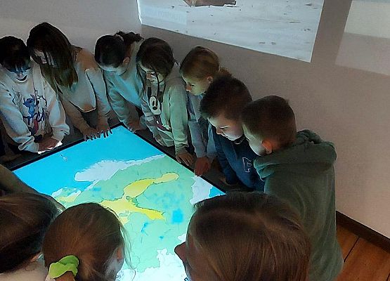 uczniowie podczas zajęć w Czołpinie