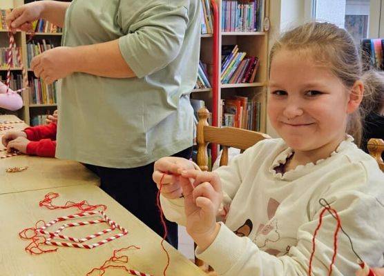 uczniowie podczas świątecznych warsztatów