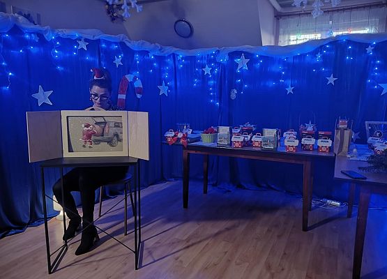 pani dyrektor prezentuje teatrzyk