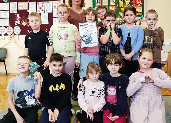 uczniowie liczą pieniądze