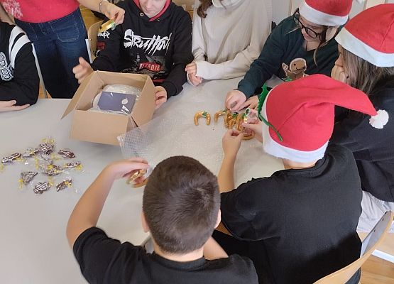 uczniowie podczas lekcji online