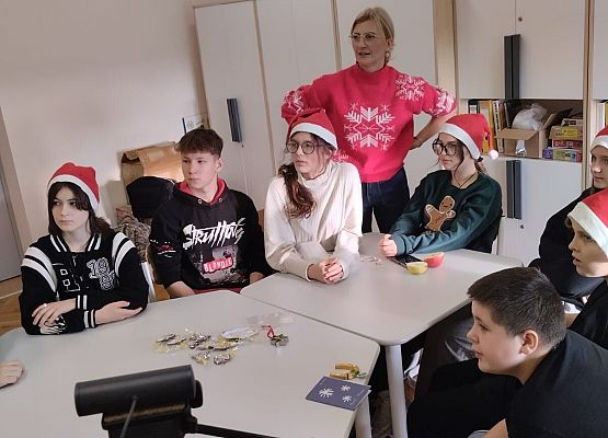 uczniowie podczas lekcji online