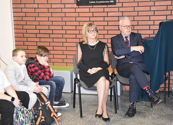 uczniowie podczas świątecznych występów