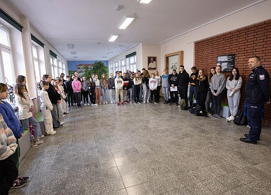 uczniowie podczas pogadanki