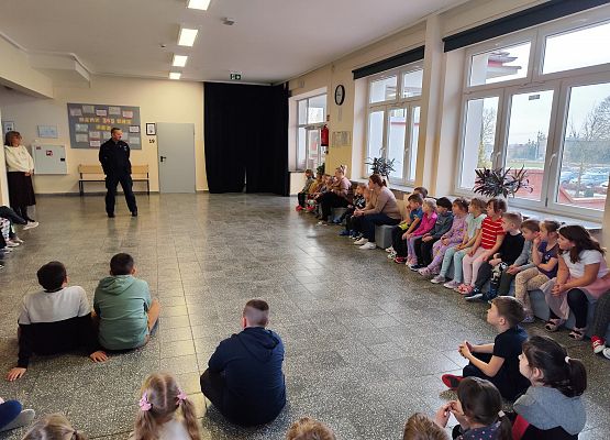 uczniowie podczas pogadanki