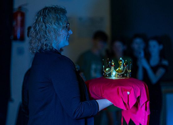 uczniowie na dyskotece karnawałowej