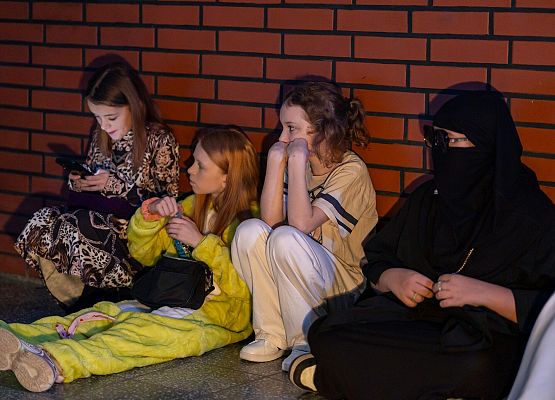 uczniowie na dyskotece karnawałowej