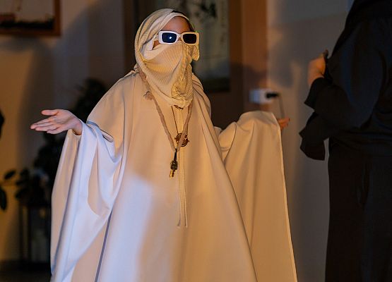 uczniowie na dyskotece karnawałowej