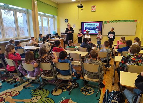 uczniowie podczas lekcji